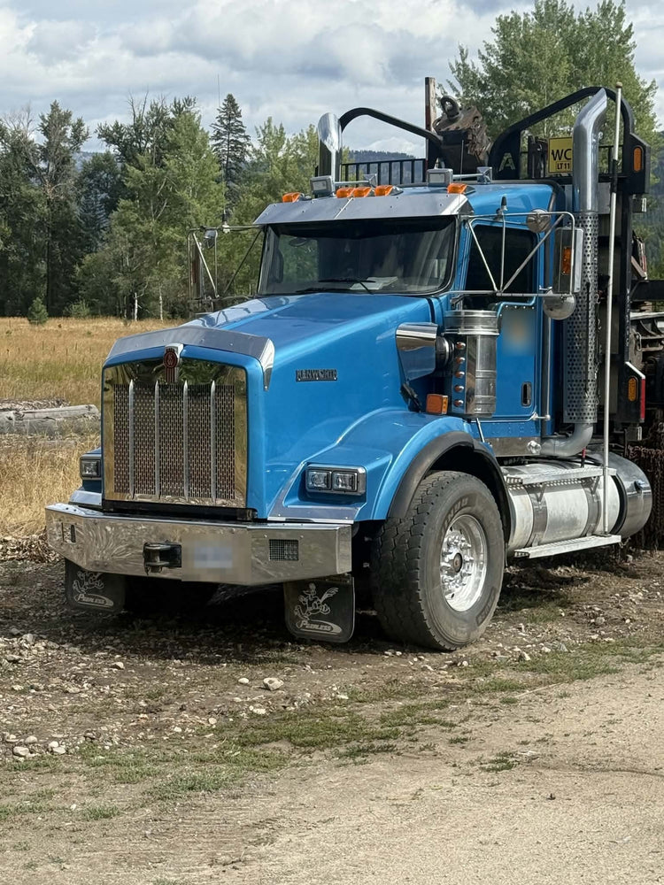 Blue Kenworth T800 with a one-piece mirror stainless grill insert, front three-quarter view